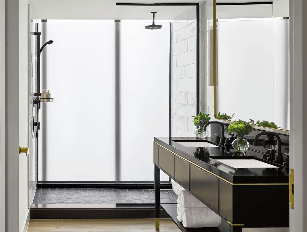 Фото C. Baldwin, Curio Collection by Hilton