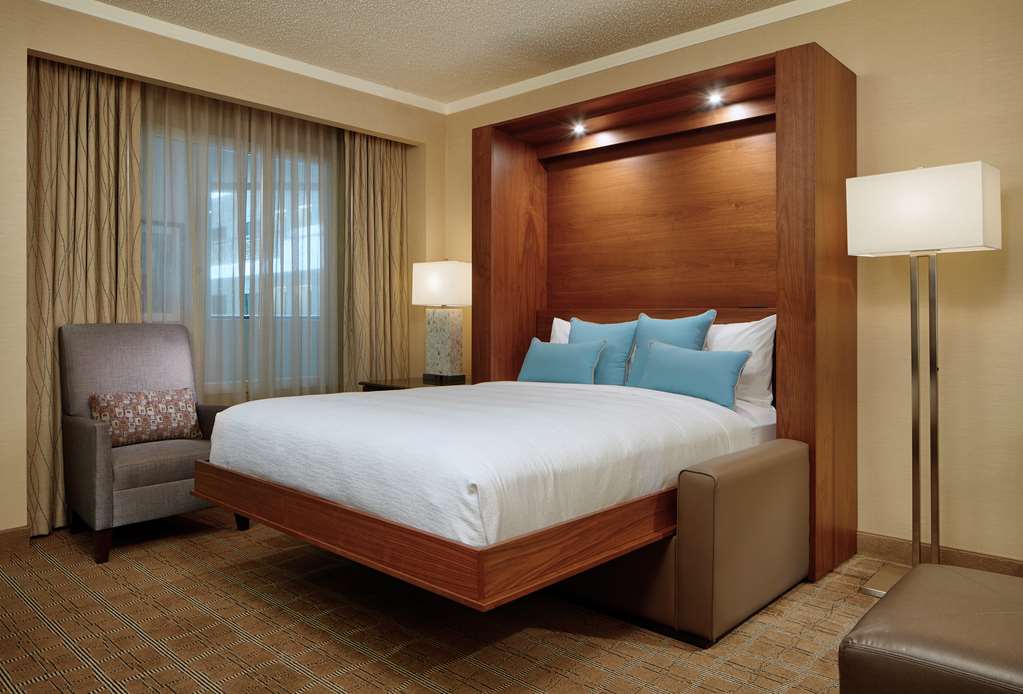 Фото Embassy Suites by Hilton San Diego La Jolla