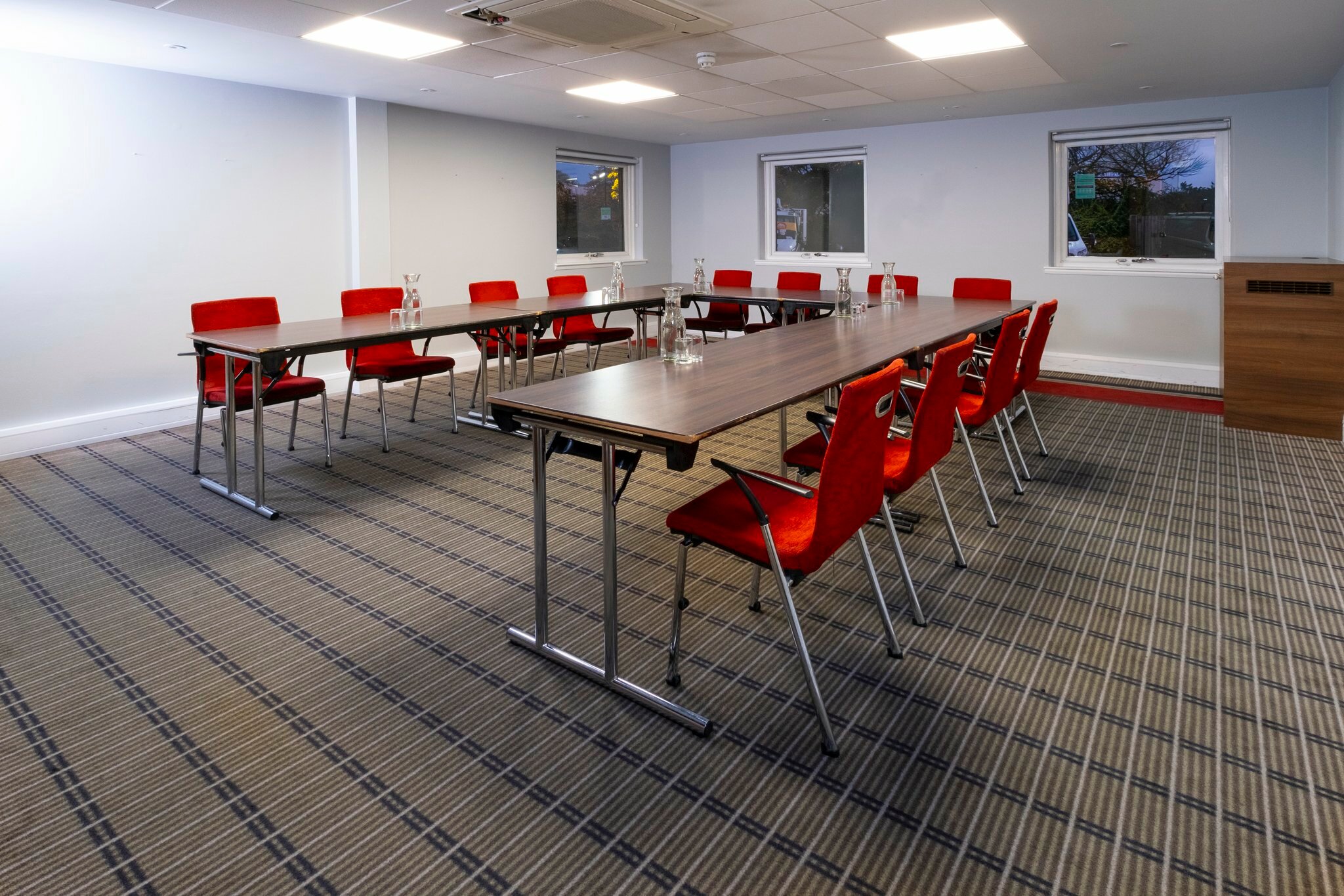 Фото Holiday Inn Express Birmingham - Oldbury, an Ihg Hotel