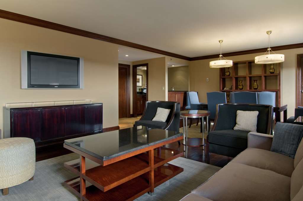 Фото Hilton Raleigh North Hills