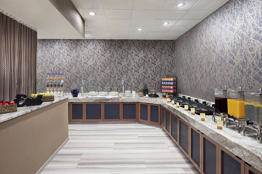 Фото DoubleTree by Hilton Hotel Newark Airport