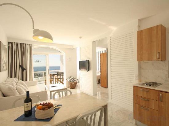 Фото Marina Bayview - Adults Only