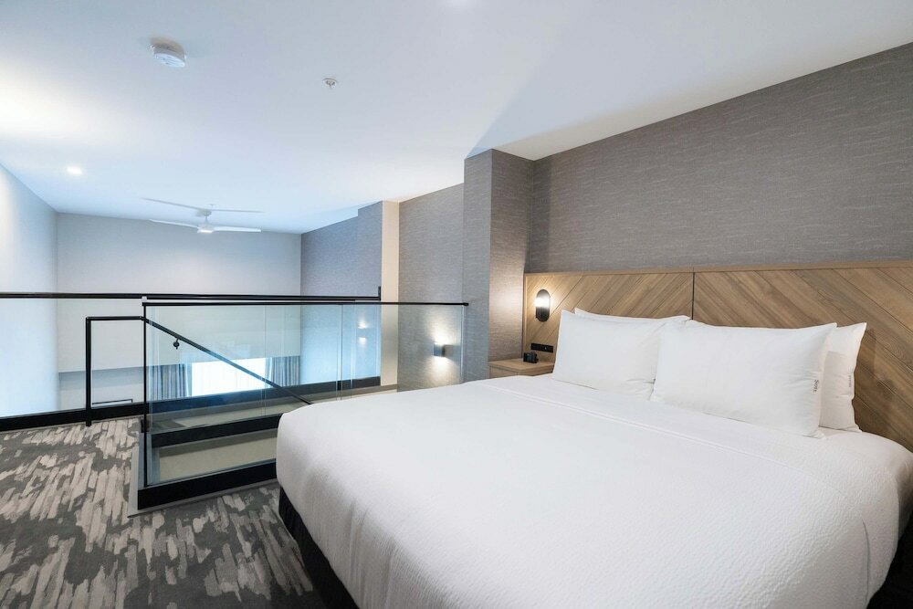 Фото Sandman Hotel & Suites Winnipeg Airport