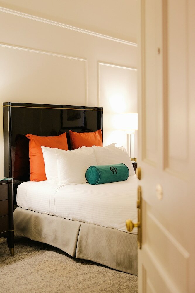 Фото The Oxford Hotel