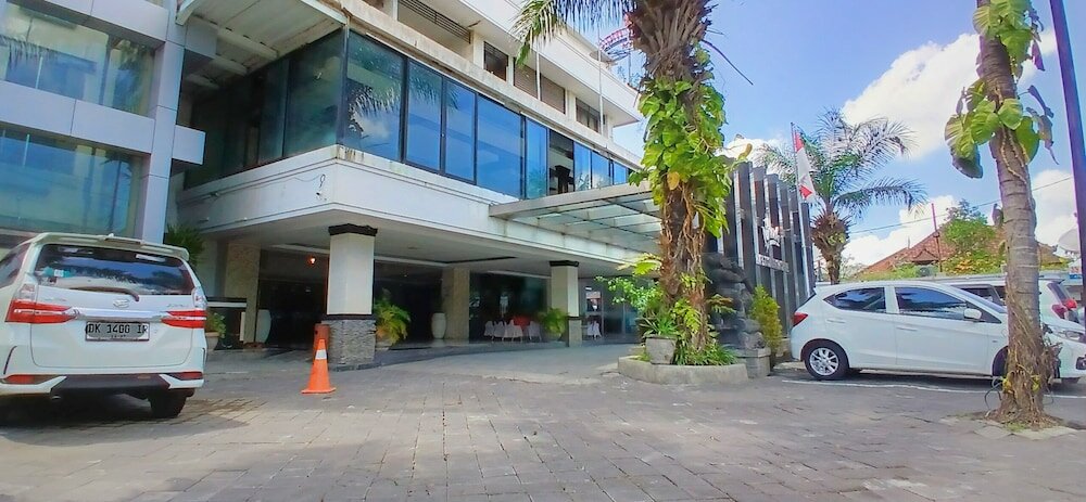 Фото Nirmala Hotel and Convention Centre