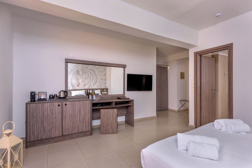 Фото Eurohotel Katrin Suites-Adults Only