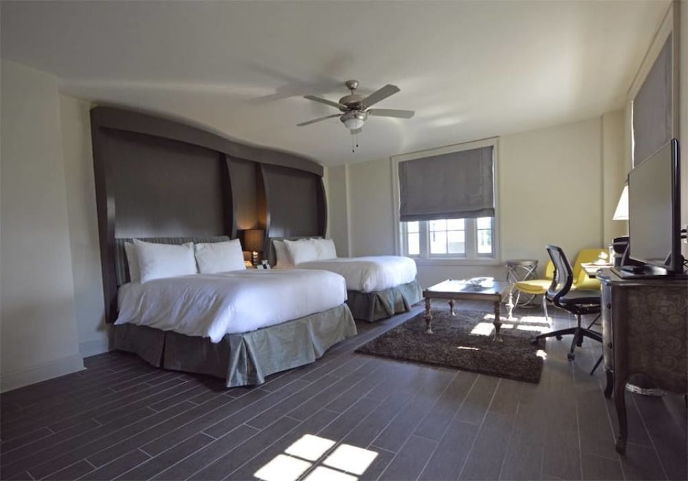 Фото White House Hotel