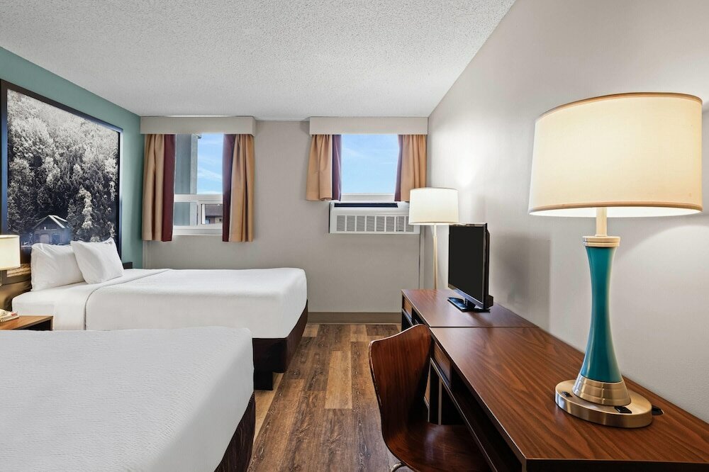 Фото Super 8 by Wyndham Thunder Bay