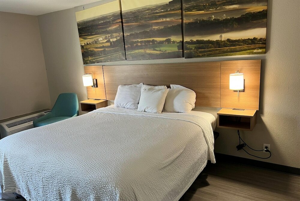 Фото Days Inn by Wyndham West Des Moines Clive