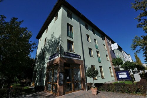 Гостиница Hotel Perlach Allee by Blattl в Оттобрунне