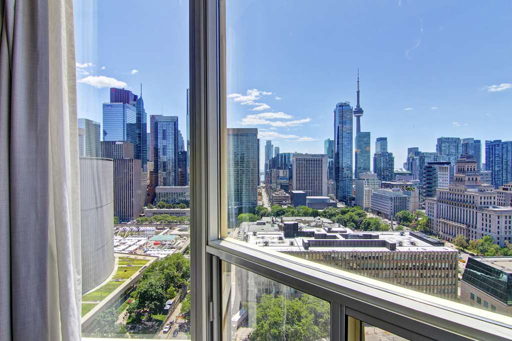 Фото DoubleTree by Hilton Hotel Toronto Downtown