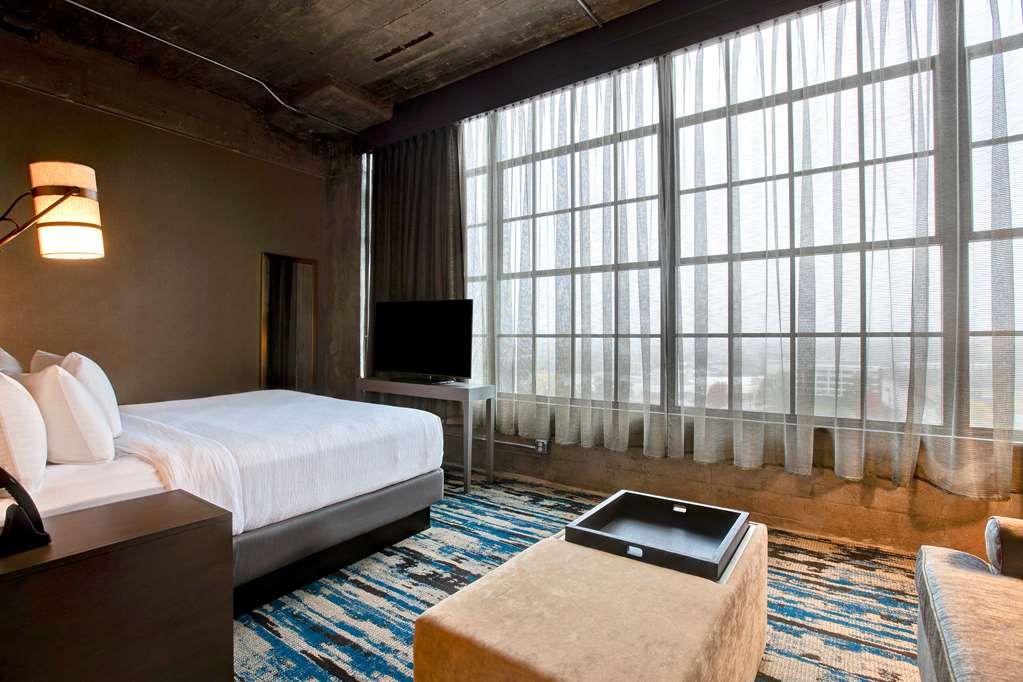 Фото Embassy Suites by Hilton Rockford Riverfront