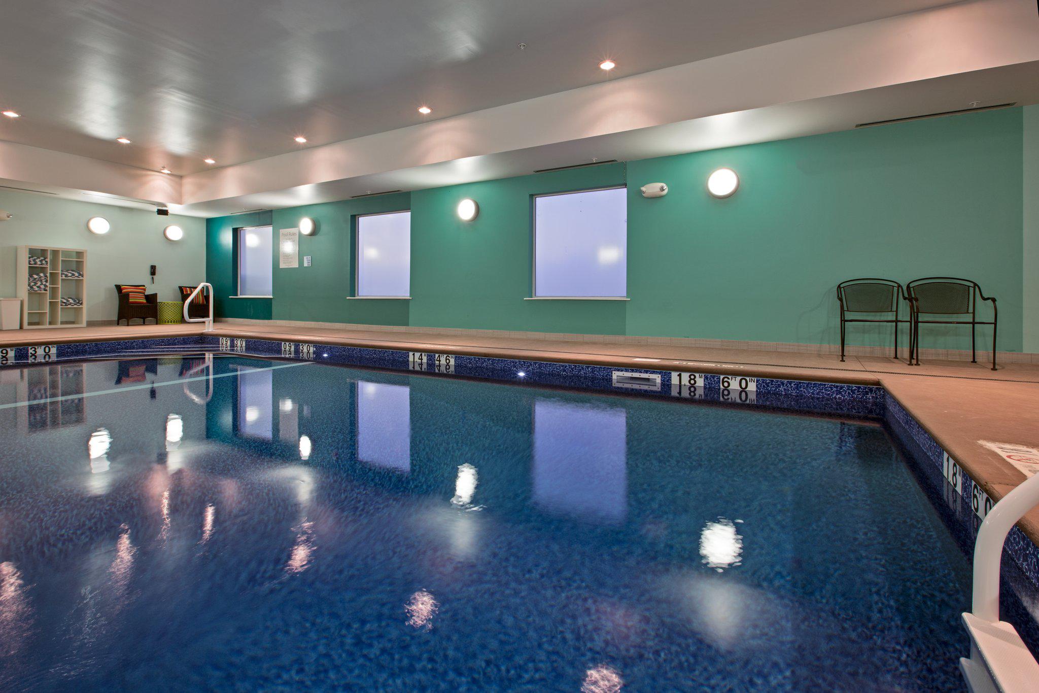 Фото Holiday Inn Express Hotel & Suites, Carlisle-Harrisburg Area, an Ihg Hotel