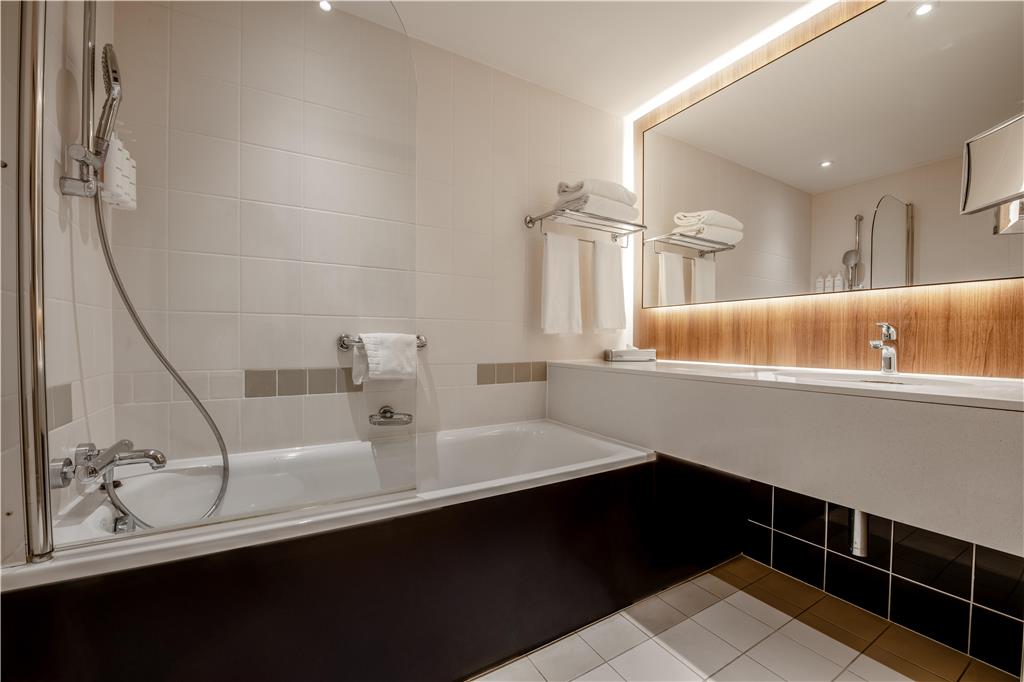 Фото Radisson Hotel Manchester City Centre, A Verified Net Zero Hotel