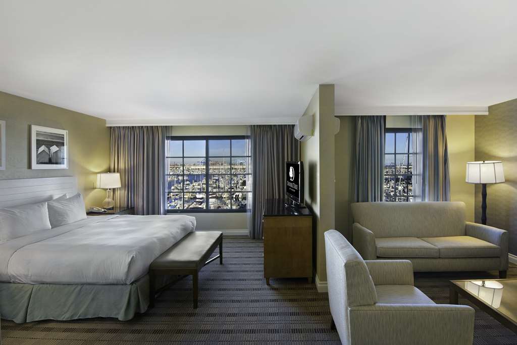 Фото DoubleTree by Hilton San Pedro - Port of Los Angeles