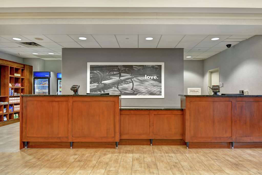Фото Hampton Inn & Suites Newark-Harrison-Riverwalk