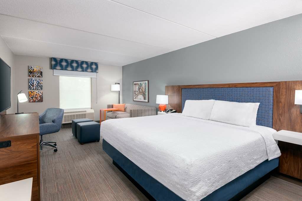 Фото Hampton Inn & Suites Charlottesville At The University