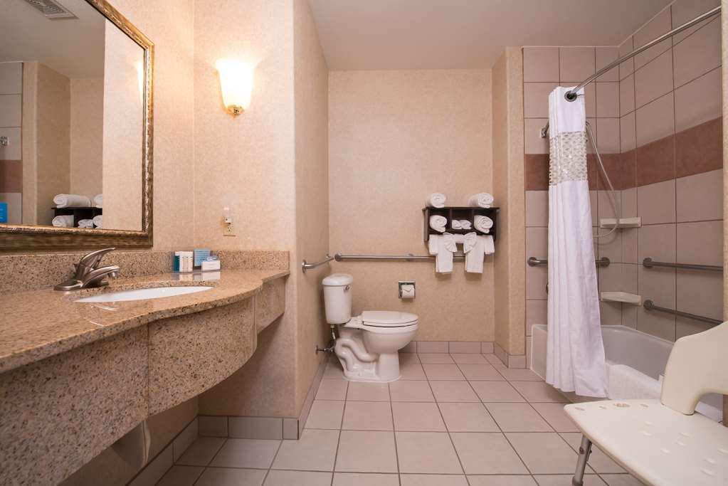 Фото Hampton Inn & Suites Ontario
