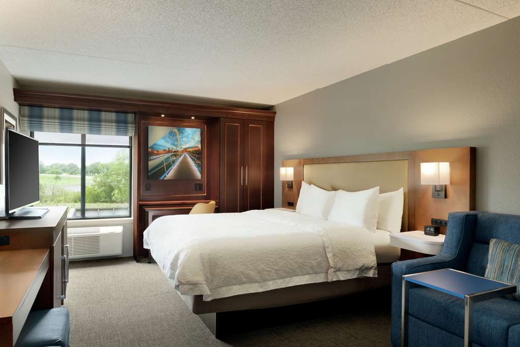 Фото Hampton Inn West Des Moines Lake Drive