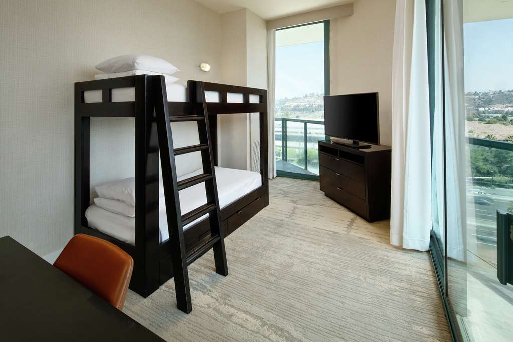 Фото Doubletree by Hilton Hotel Circle