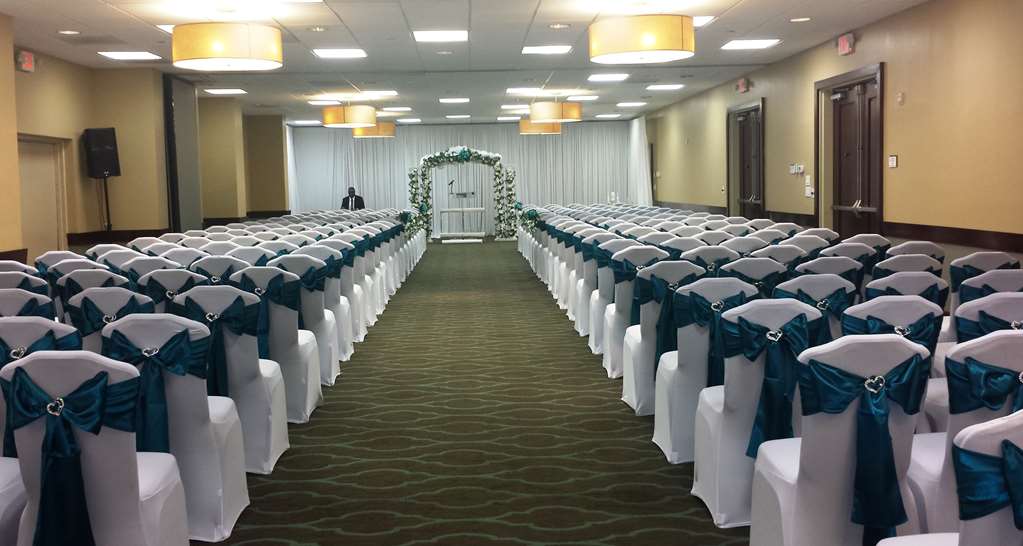Фото Embassy Suites Hotel Dallas Market Center