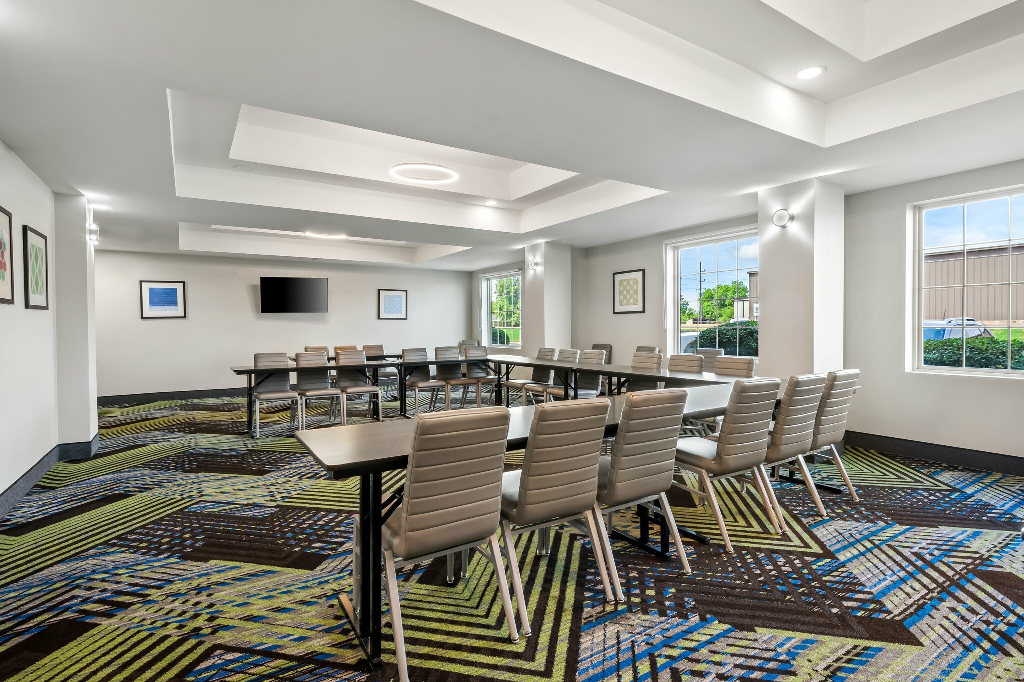Фото Holiday Inn Express Ada, an Ihg Hotel