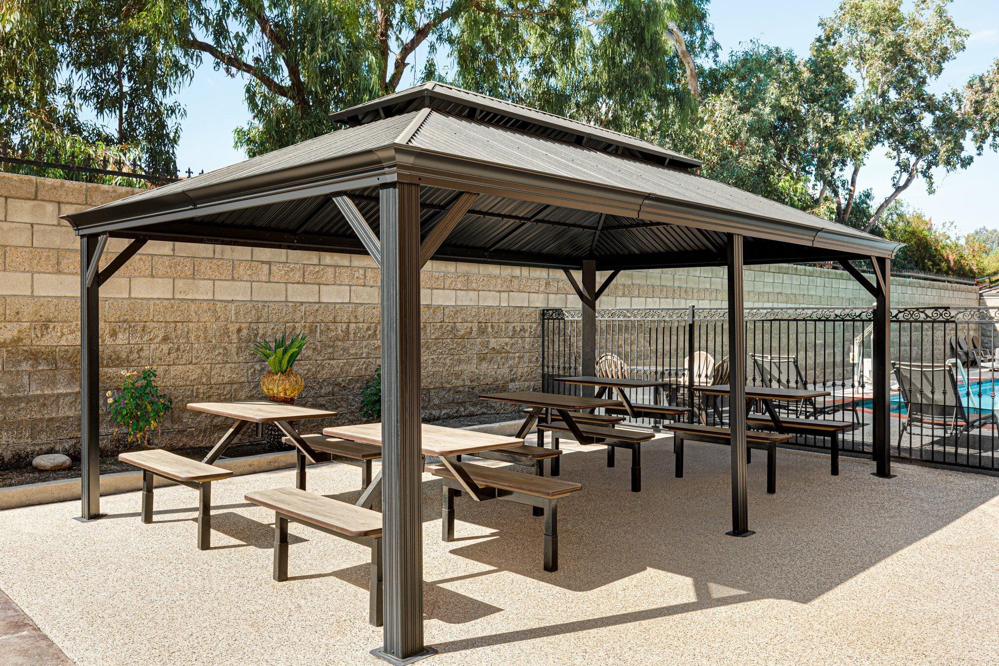 Фото Holiday Inn Express and Suites Bakersfield Central, an Ihg Hotel