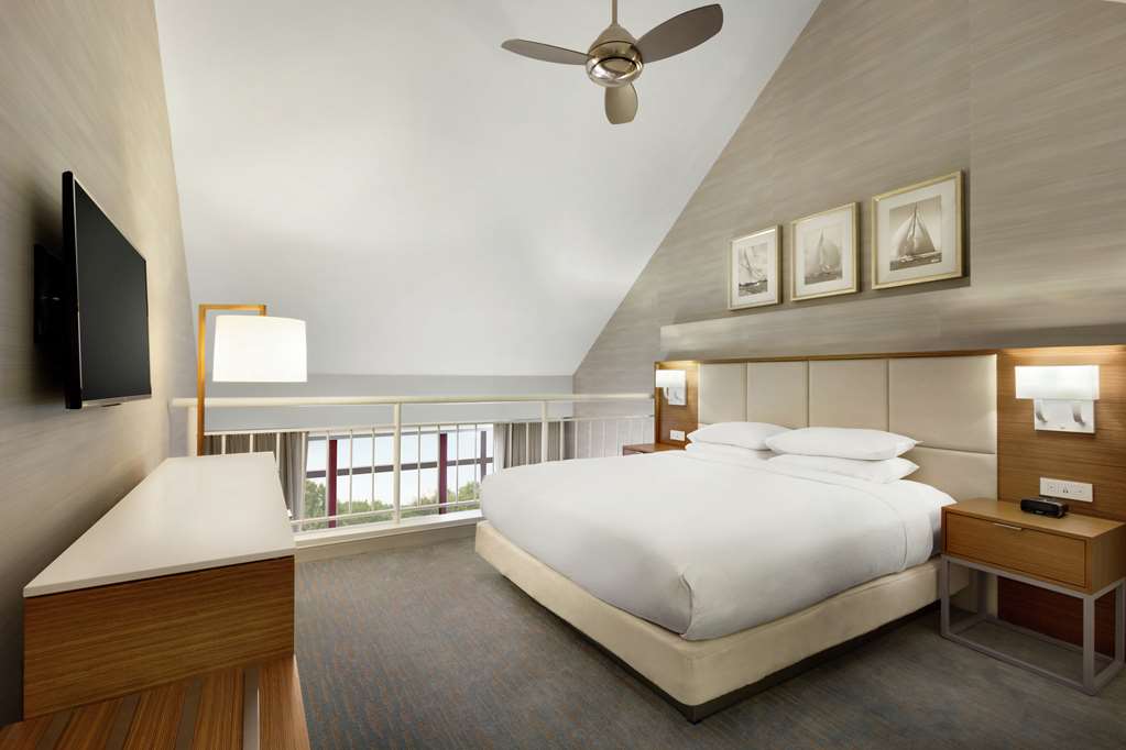 Фото DoubleTree Suites by Hilton Hotel Boston - Cambridge