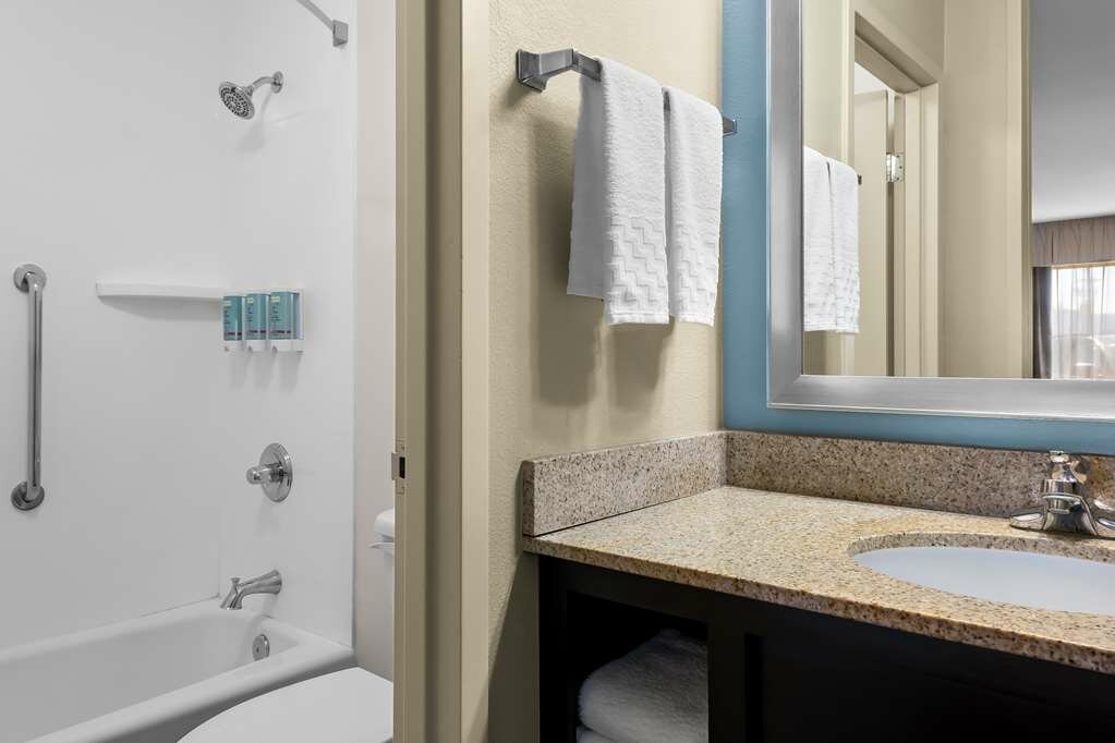Фото Best Western Newport Inn