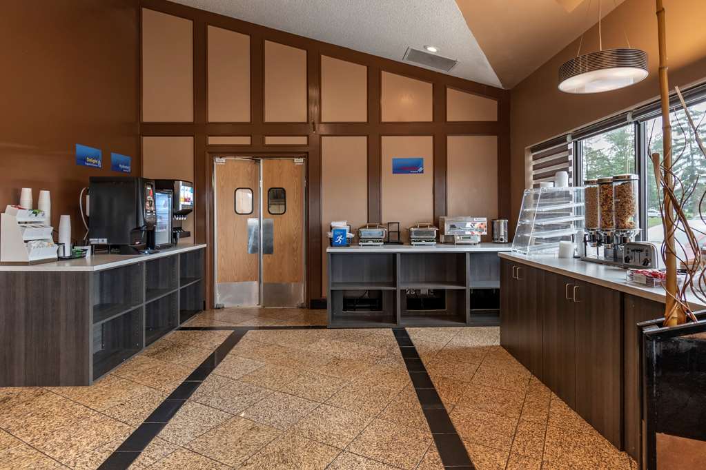 Фото Best Western Marquis Inn & Suites