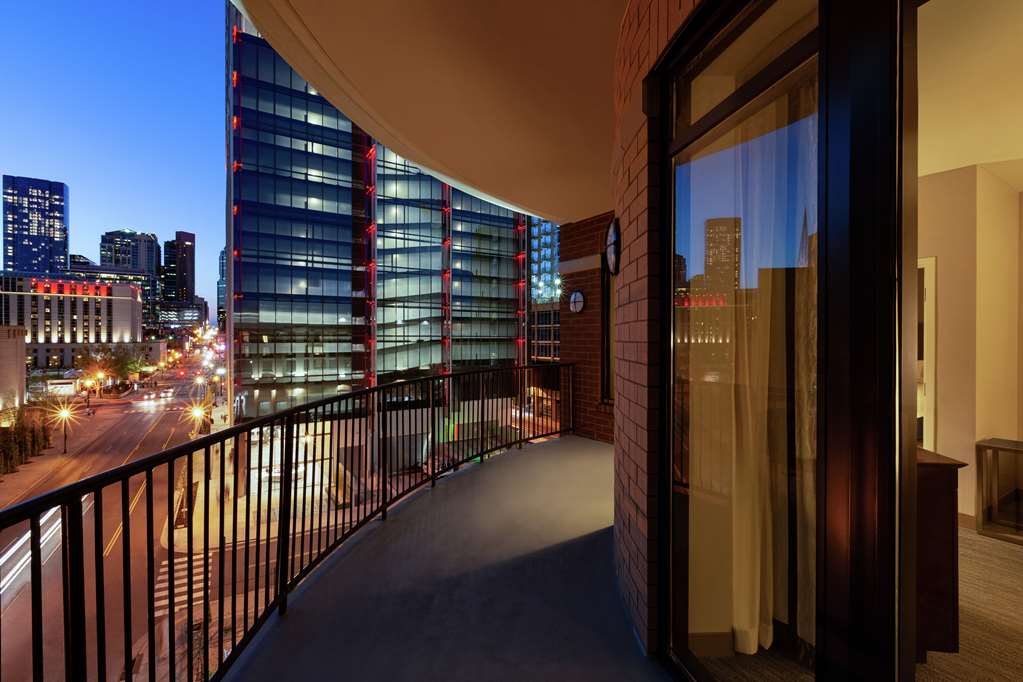 Фото Hampton Inn & Suites Nashville Downtown