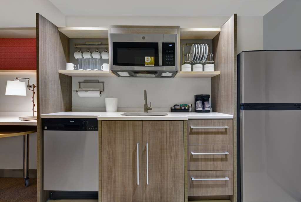 Фото Home2 Suites by Hilton Largo