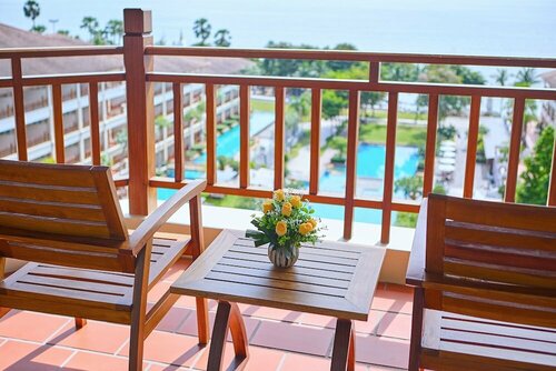 Гостиница The Heritage Pattaya Beachfront Resort в Паттайе