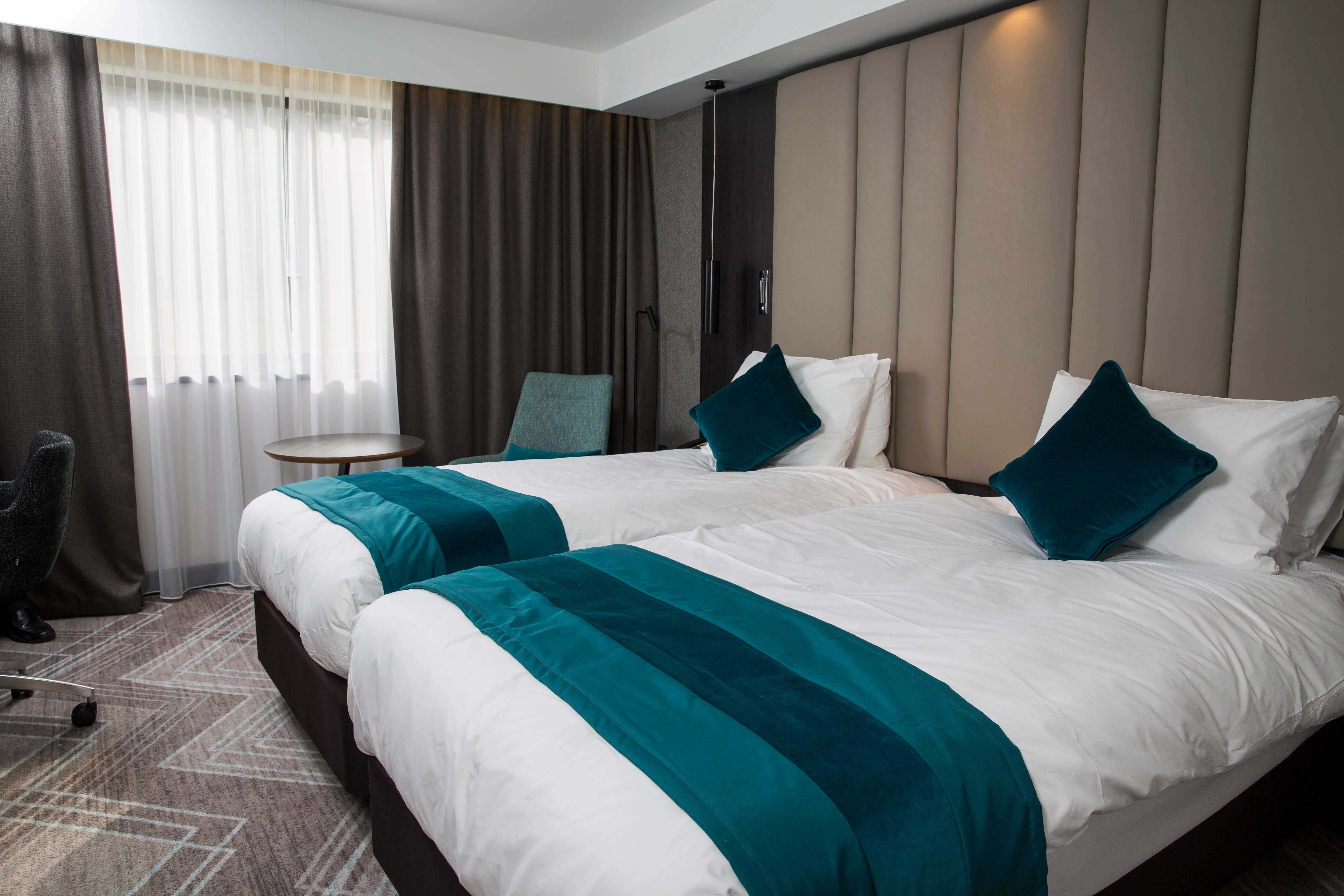 Фото Crowne Plaza Basingstoke