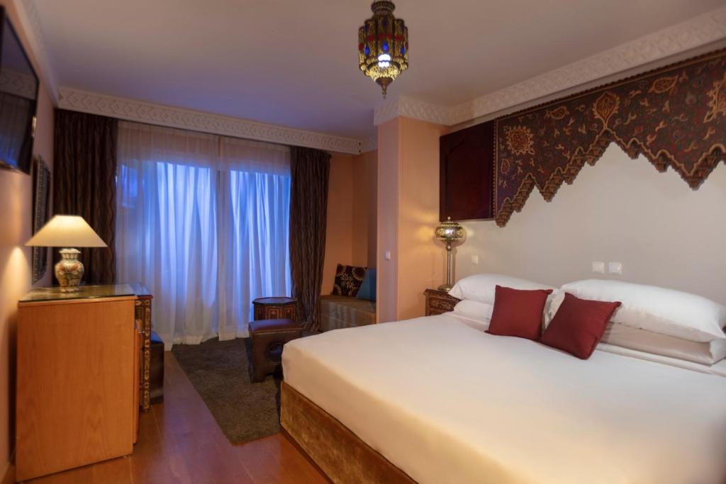 Фото Royal Savoy Hotel & Villas