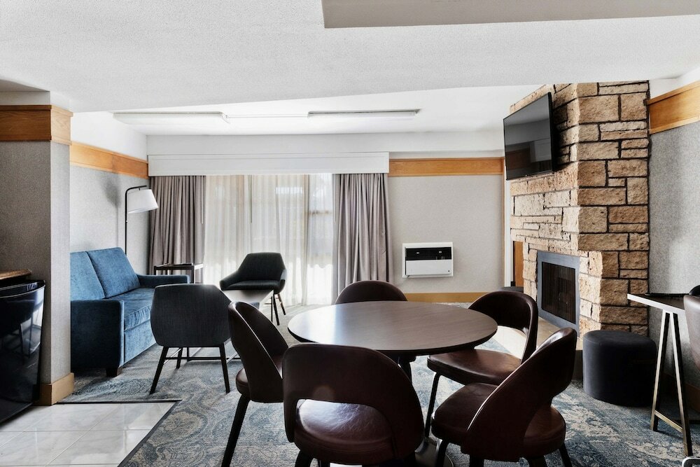 Фото Four Points by Sheraton Ventura Harbor Resort