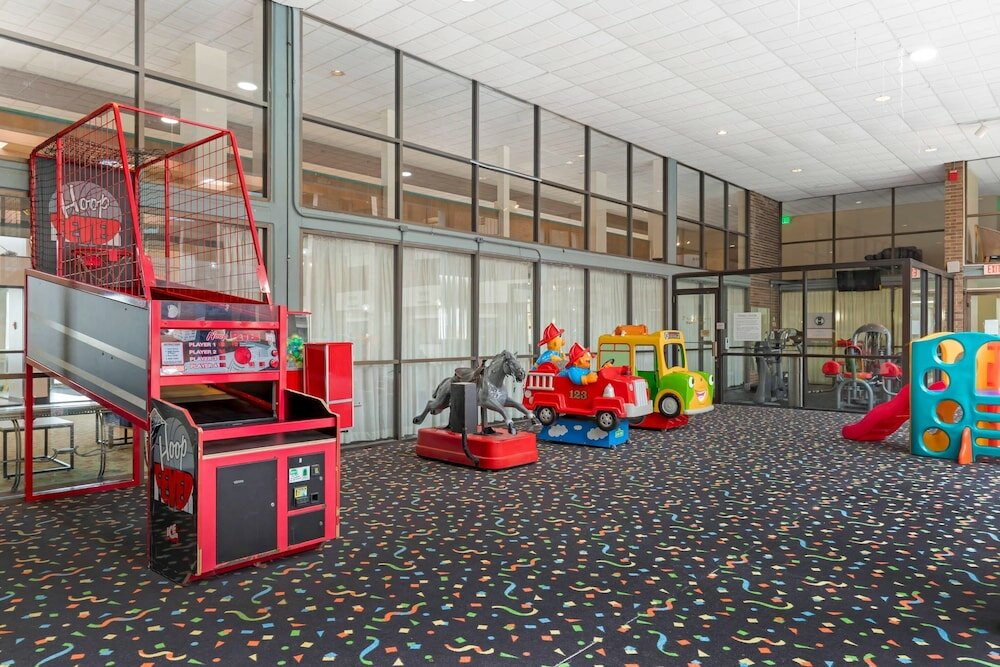 Фото Ramada Hotel & Conference Center by Wyndham Lansing