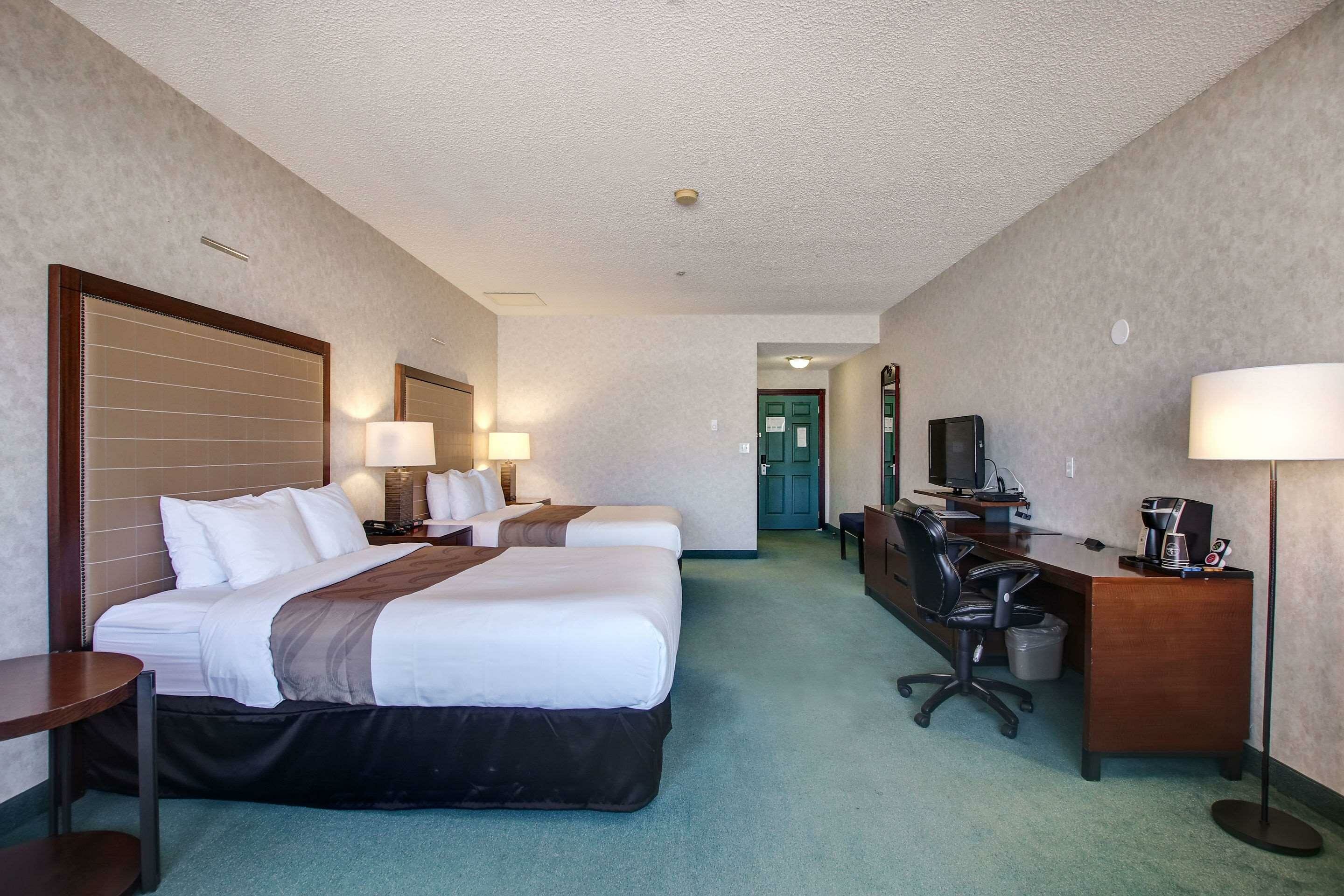 Фото Ramada by Wyndham Nisku Edmonton Airport