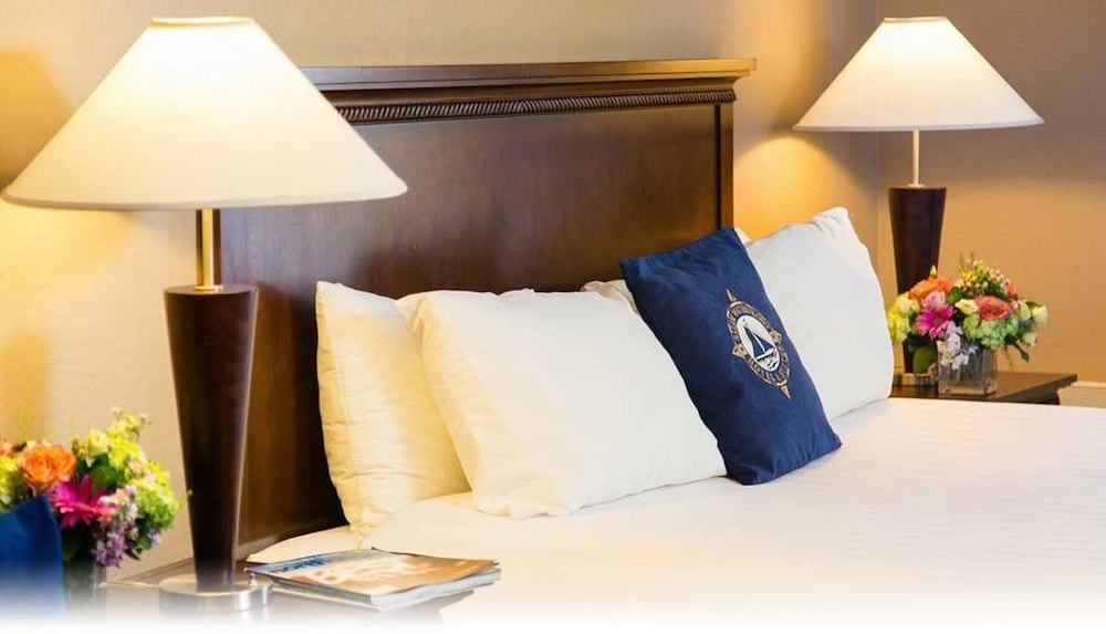 Фото Salem Waterfront Hotel & Suites