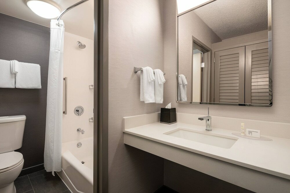Фото Courtyard by Marriott Seattle Southcenter