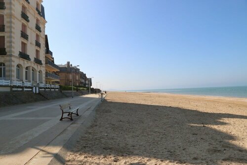 Гостиница Hotel Villa les Bains  в Кане