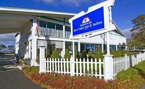 Гостиница Americas Best Value Inn & Suites Hyannis Cape Cod в Гианнисе