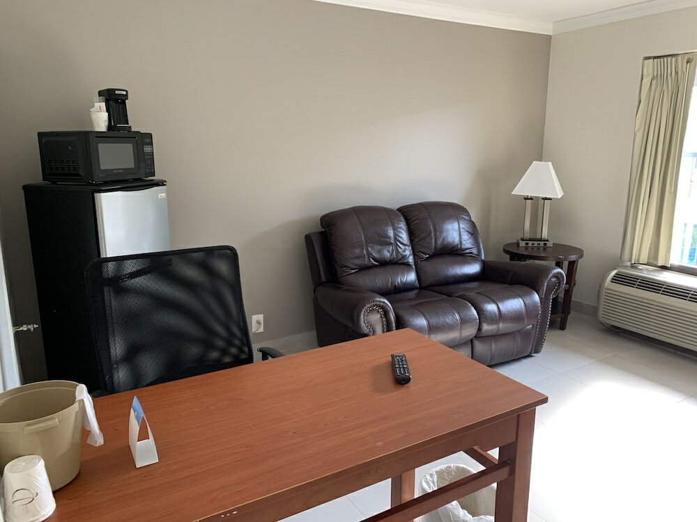 Фото Days Inn by Wyndham Florida City