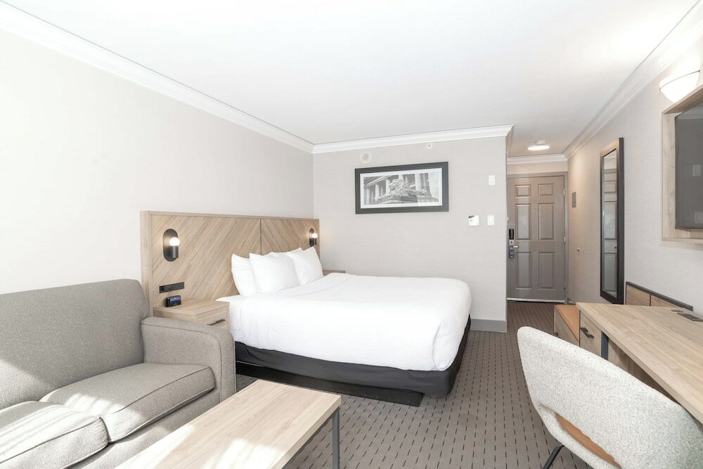 Фото Sandman Hotel Vancouver Downtown