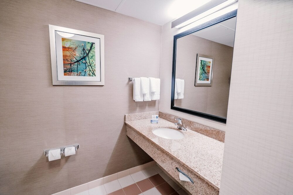 Фото Fairfield Inn by Marriott Medford Long Island