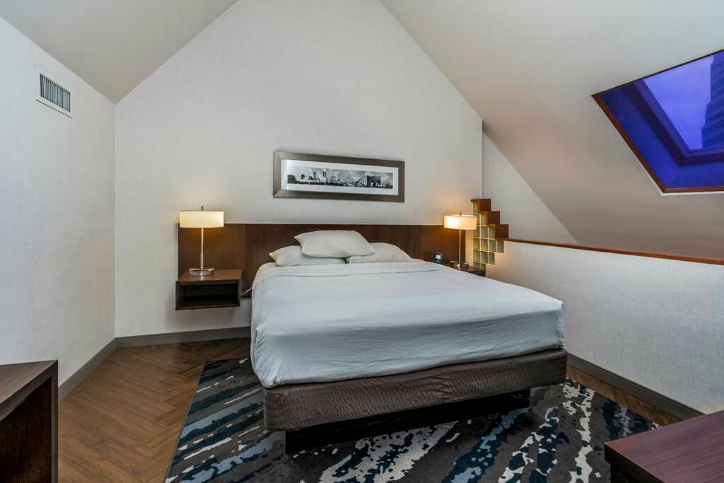 Фото Embassy Suites Indianapolis Downtown