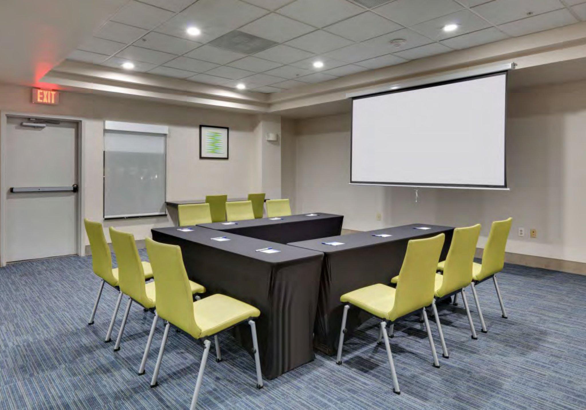 Фото Holiday Inn Express & Suites Austin Round Rock, an Ihg Hotel