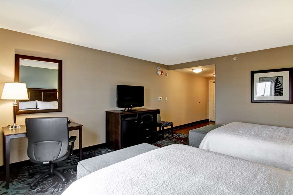 Фото Hampton Inn by Hilton Toronto Airport Corporate Centre