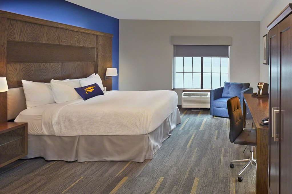 Фото Scholar Morgantown, Tapestry Collection by Hilton