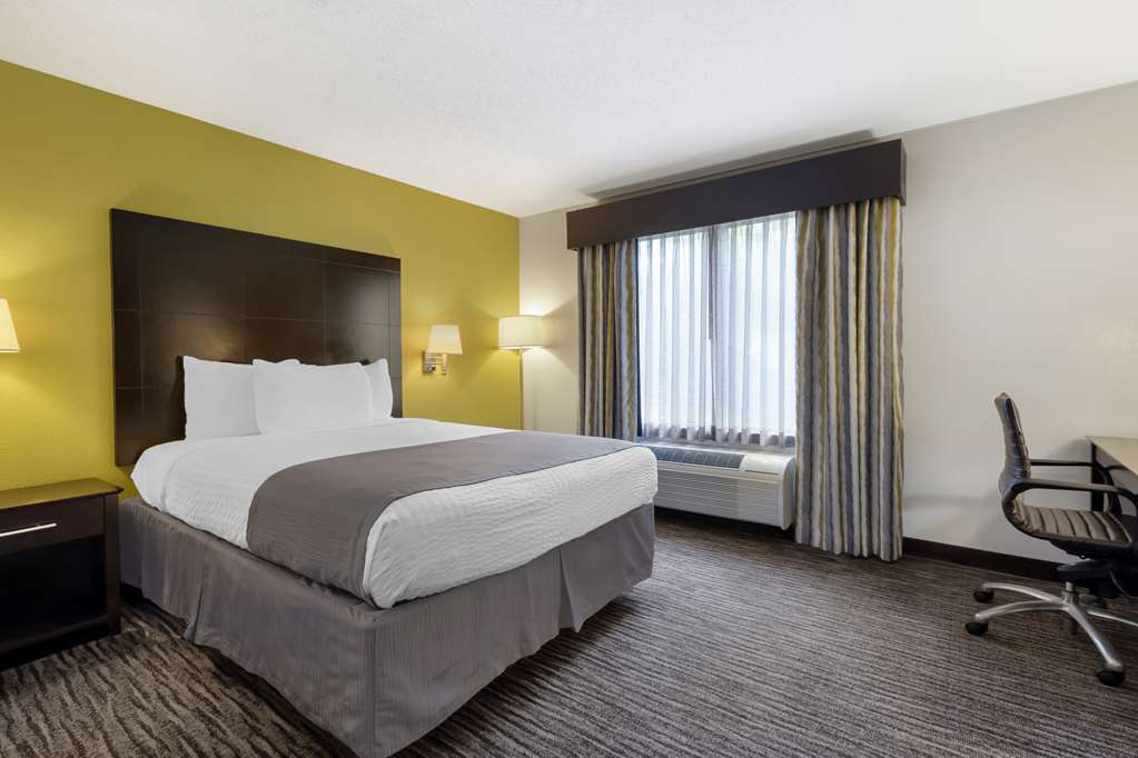 Фото Best Western Magnolia Inn and Suites